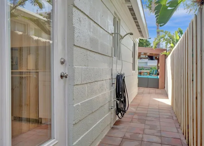 Beach Family Tiki Villa Walk To Beach Heated Pool